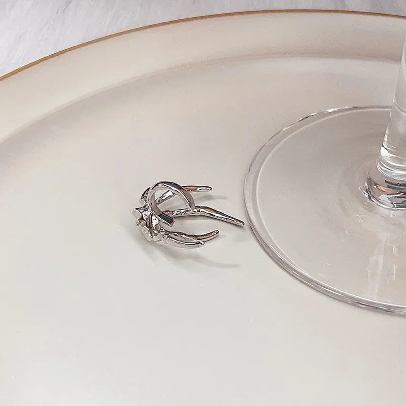 Gothic Y2K Spider Earcuff - Retro Grunge Style Accessory for 90s and Y2K Outfits