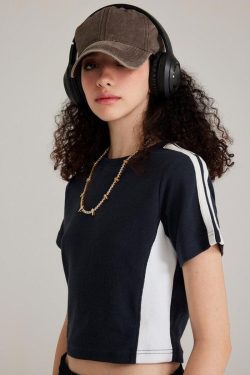 Y2K Retro Style Basic Cropped Tee - Perfect for 90s and Y2K Summer Outfits