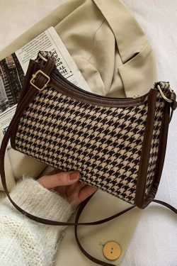Amyra Vintage Cross Bag - Y2K Summer & 90s Grunge Fashion, Retro 70s, Pastel Goth, Y2K
