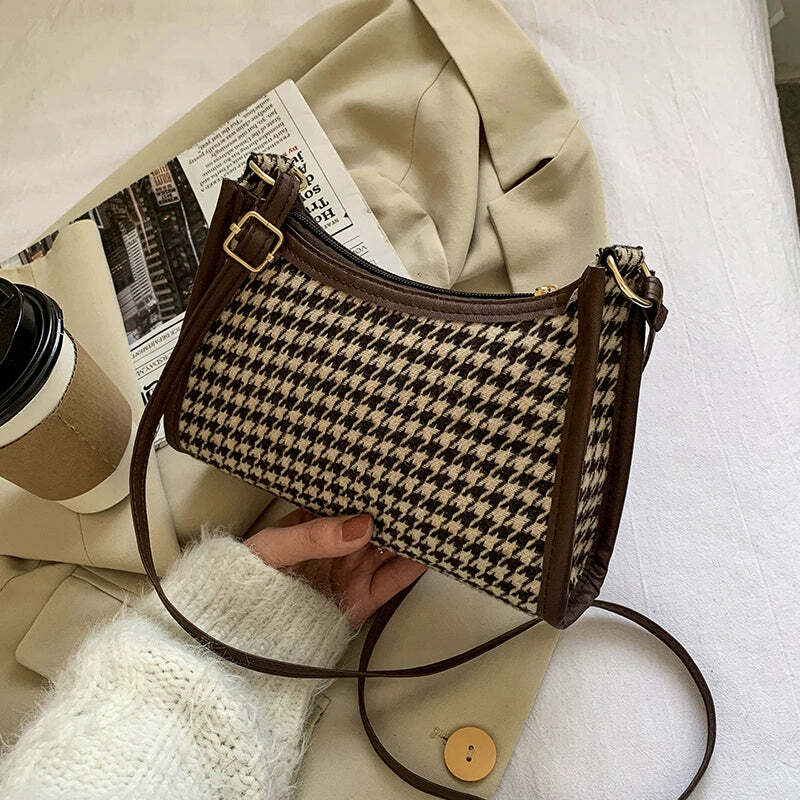 Amyra Vintage Cross Bag - Y2K Summer & 90s Grunge Fashion, Retro 70s, Pastel Goth, Y2K