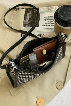 Amyra Vintage Cross Bag - Y2K Summer & 90s Grunge Fashion, Retro 70s, Pastel Goth, Y2K