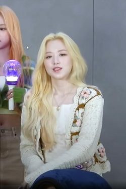 Beige Floral Crocheted Cardigan | Y2K Summer & 90s Grunge Fashion | Shuhua (G)I-DLE
