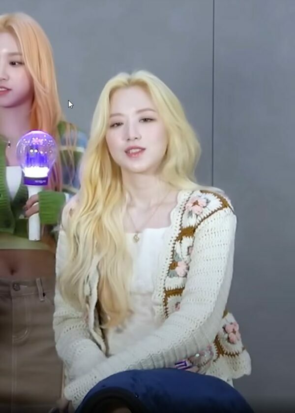 Beige Floral Crocheted Cardigan | Y2K Summer & 90s Grunge Fashion | Shuhua (G)I-DLE