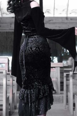 Black Velvet Gothic Skirt - Y2K Grunge, 90s Retro, Pastel Goth, Y2K Party & Summer Outfits