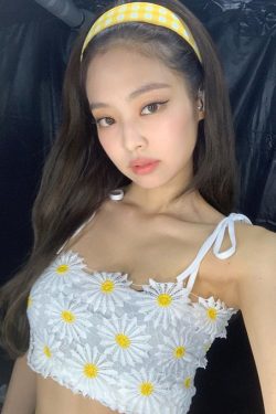 Blackpink Jennie-Inspired White Flower Lace Top - Y2K Summer, 90s Fashion, Grunge, Retro Style