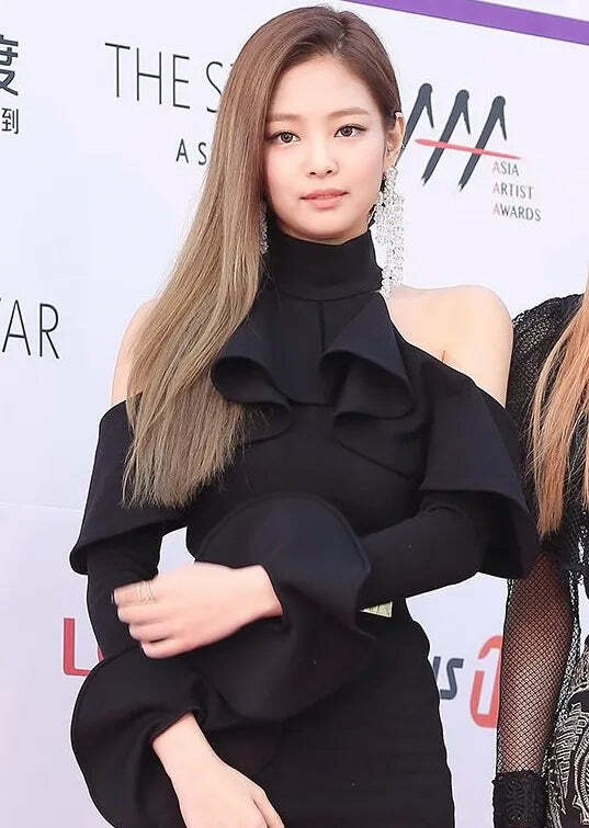 Blackpink Jennie Inspired Y2K Grunge Black Cold Shoulder Dress - 90s Fashion Retro Style