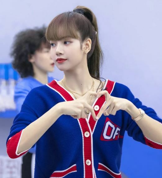 Blackpink Lisa-Inspired Y2K Knitted V-Neck Cardigan Sweater - 90s Grunge Retro Summer Outfit