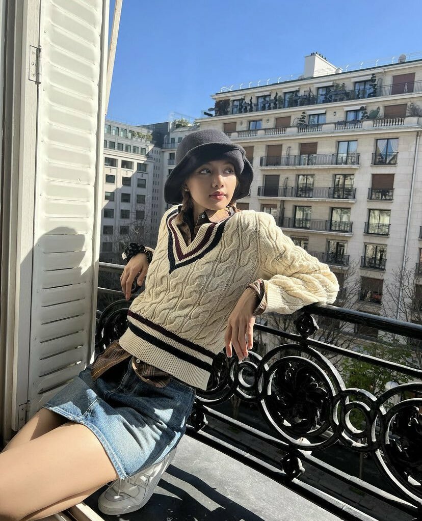 Blackpink Lisa Inspired Y2K V-Neck Jacquard Sweater - 90s Grunge, Retro, Pastel Goth Fashion