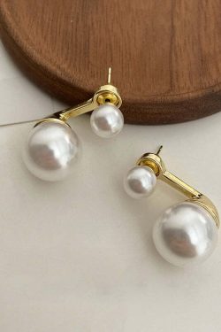 Elegant White Pearl Stud Earrings - Y2K, 90s, Grunge, Retro, Pastel Goth, Summer Fashion
