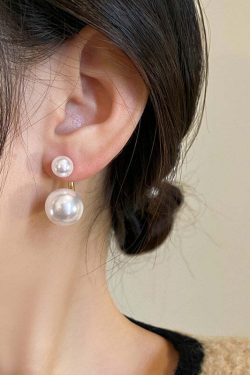 Elegant White Pearl Stud Earrings - Y2K, 90s, Grunge, Retro, Pastel Goth, Summer Fashion