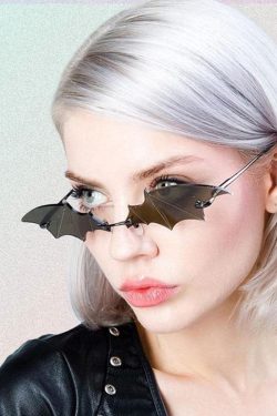 Gothic Bat Wings Sunglasses - Black | Y2K Grunge, 90s Retro, Dark Y2K Fashion, Y2K