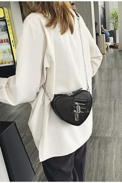 Gothic Heart Blade Crossbody Bag Black - Y2K Grunge, 90s Fashion, Retro Style, Y2K Club Outfit