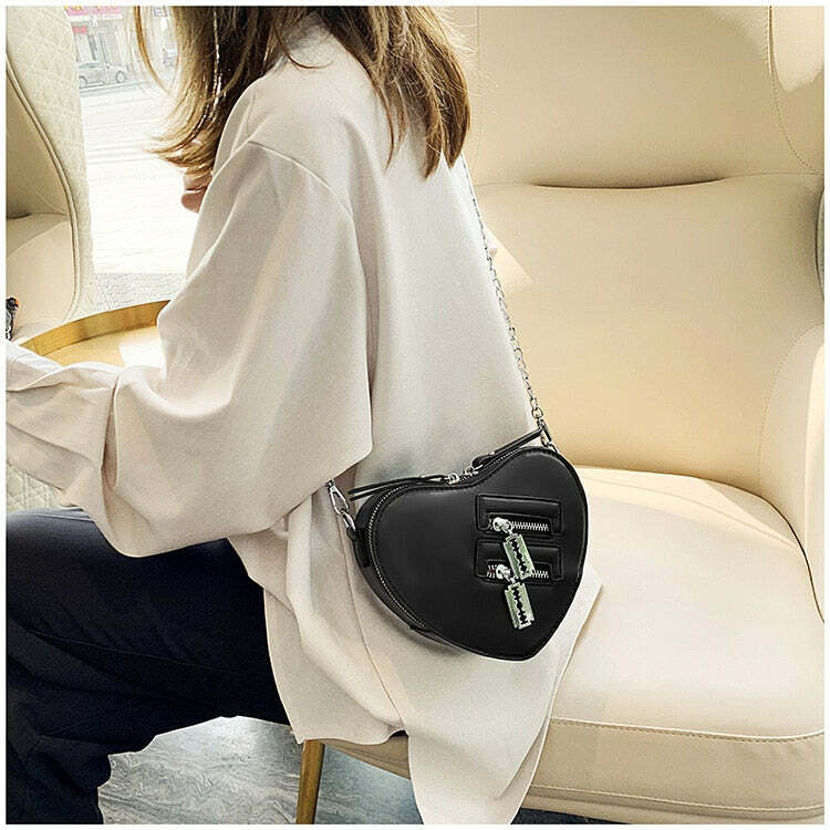 Gothic Heart Blade Crossbody Bag Black - Y2K Grunge, 90s Fashion, Retro Style, Y2K Club Outfit