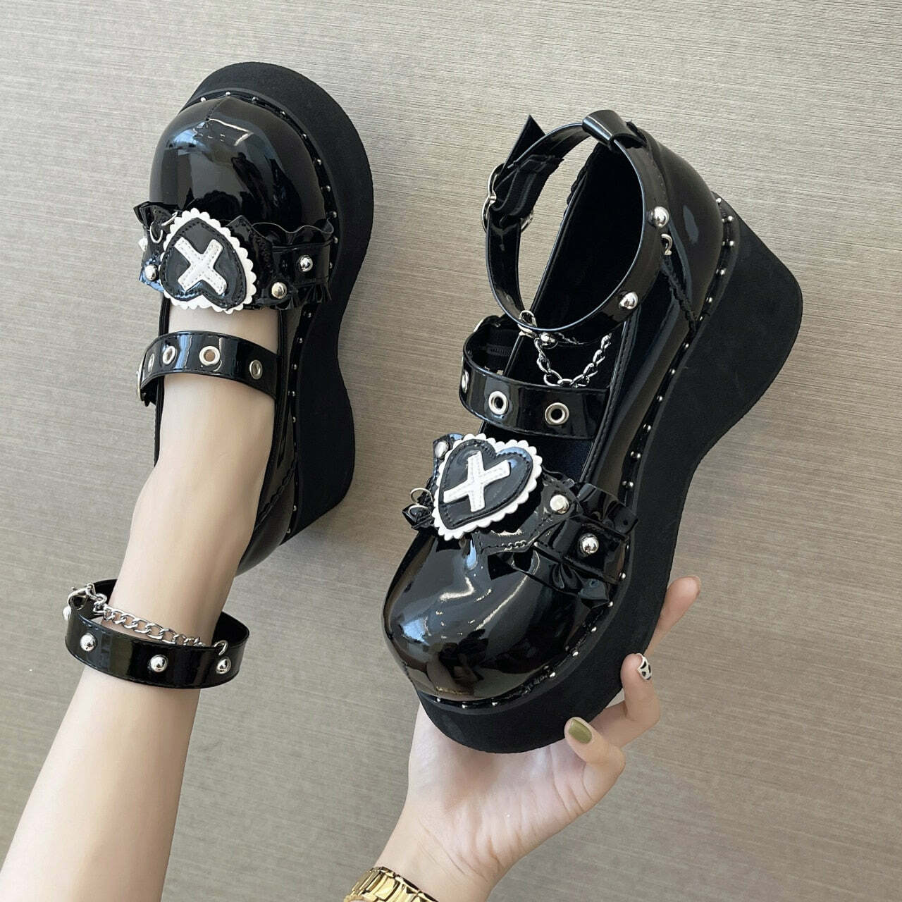 Gothic Lolita Heart Shoes - Black White Y2K Grunge 90s Retro Fashion for Women