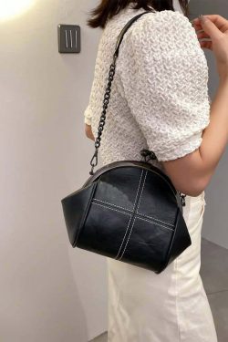 Gothic Punk Y2K Kiss Lock Clasp Shoulder Bag - Retro 90s Grunge Fashion Accessory