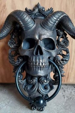 Gothic Skull Door Knocker - Retro Y2K Grunge, 90s Fashion, Pastel Goth, Y2K Party Decor