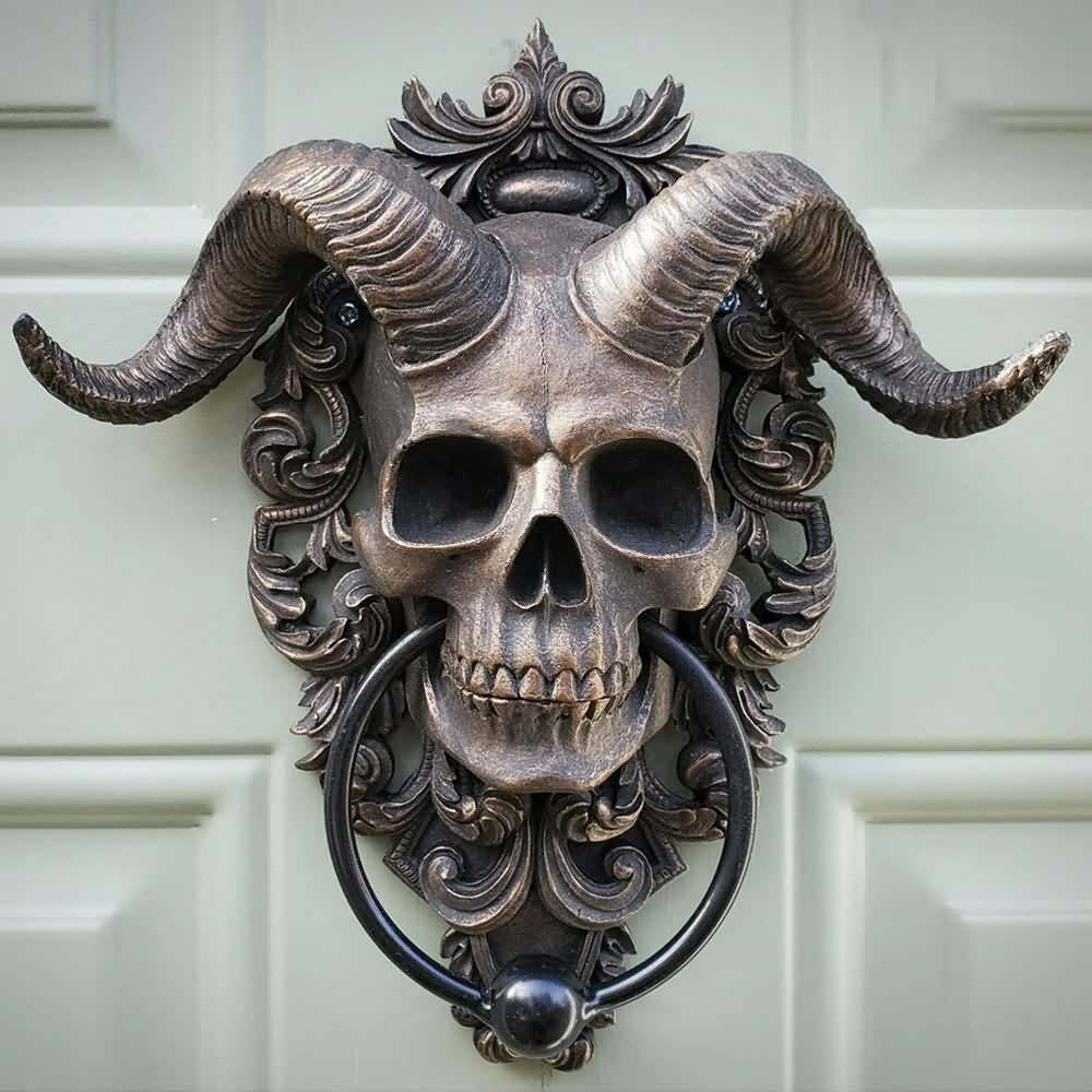 Gothic Skull Door Knocker - Retro Y2K Grunge, 90s Fashion, Pastel Goth, Y2K Party Decor