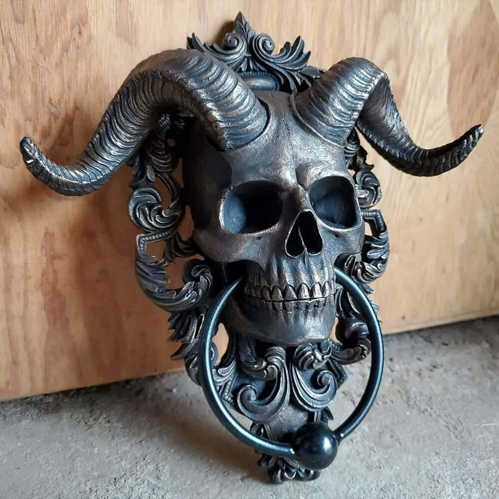 Gothic Skull Door Knocker - Retro Y2K Grunge, 90s Fashion, Pastel Goth, Y2K Party Decor