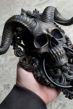 Gothic Skull Door Knocker - Retro Y2K Grunge, 90s Fashion, Pastel Goth, Y2K Party Decor