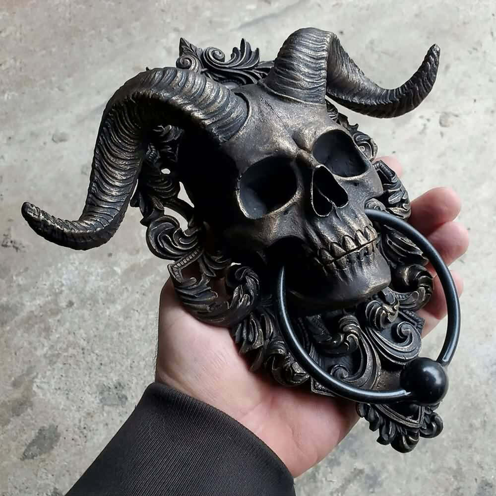 Gothic Skull Door Knocker - Retro Y2K Grunge, 90s Fashion, Pastel Goth, Y2K Party Decor