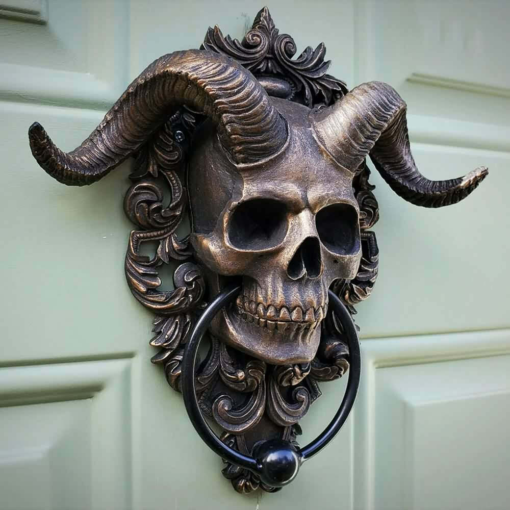 Gothic Skull Door Knocker - Retro Y2K Grunge, 90s Fashion, Pastel Goth, Y2K Party Decor