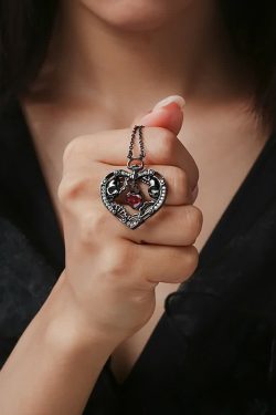 Gothic Skull Heart Pendant Necklace - Y2K Grunge, 90s Retro, Pastel Goth, Y2K Party Outfit