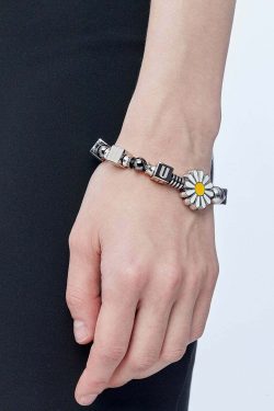 GUUKA Daisy Beaded Bracelet - Y2K Summer, 90s Grunge, Retro Style, Pastel Goth, Y2K Pop