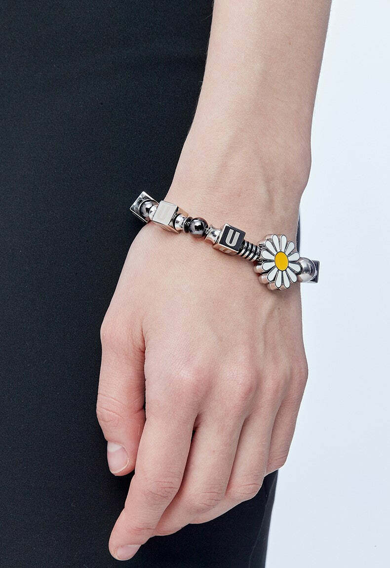 GUUKA Daisy Beaded Bracelet - Y2K Summer, 90s Grunge, Retro Style, Pastel Goth, Y2K Pop