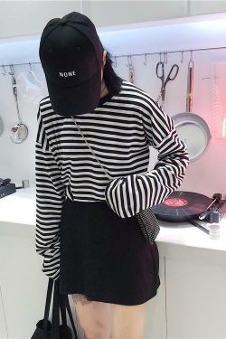 Korean Style Oversized Shirt - Y2K Summer, 90s Grunge, Retro, Pastel Goth