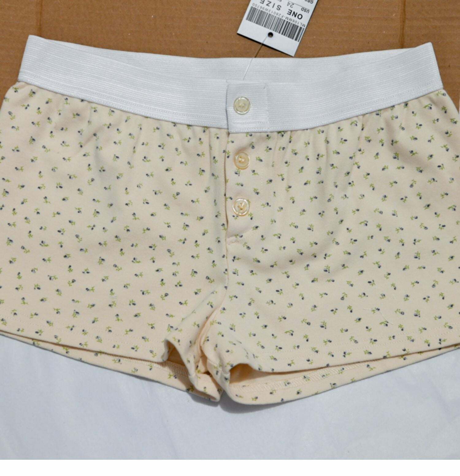 Leann Three-Button Short - Y2K Summer Grunge Outfit, 90s Fashion, Retro Style, Y2K Club Look