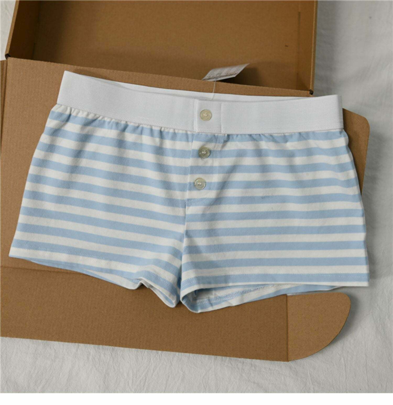 Leann Three-Button Short - Y2K Summer Grunge Outfit, 90s Fashion, Retro Style, Y2K Club Look