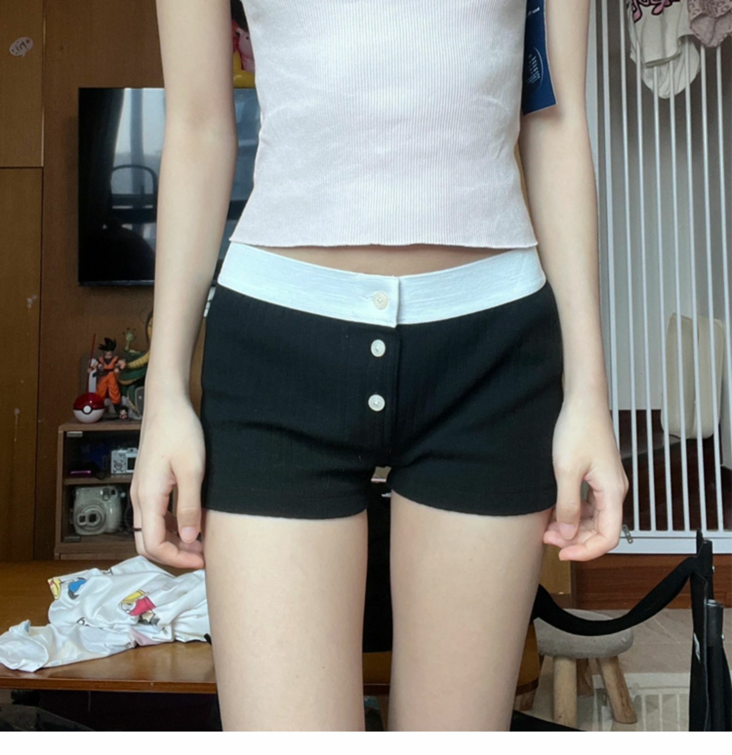 Leann Three-Button Short - Y2K Summer Grunge Outfit, 90s Fashion, Retro Style, Y2K Club Look