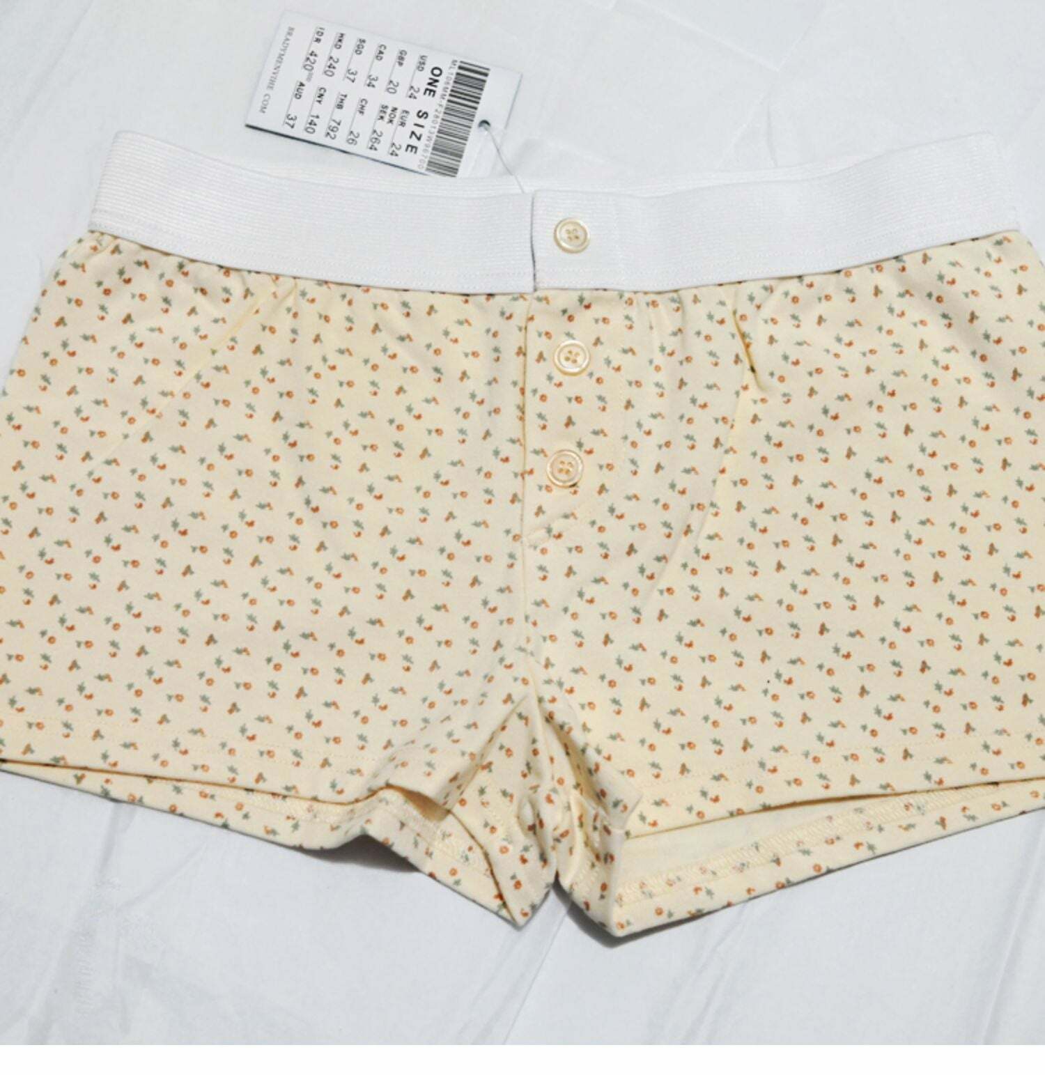 Leann Three-Button Short - Y2K Summer Grunge Outfit, 90s Fashion, Retro Style, Y2K Club Look
