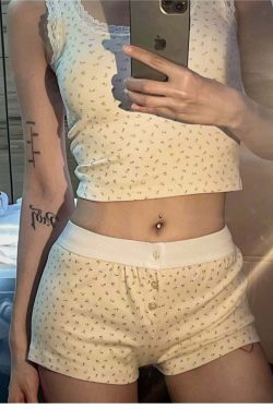 Leann Three-Button Short - Y2K Summer Grunge Outfit, 90s Fashion, Retro Style, Y2K Club Look