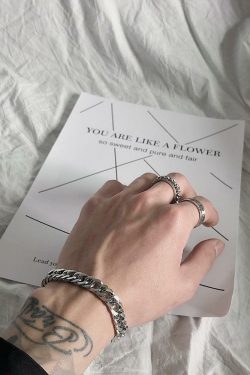 SAZ Rattlesnake Chain Bracelet - Y2K Grunge, 90s Retro, Gothic, and Pastel Goth Fashion Accessory