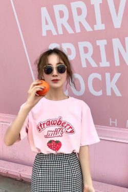 Strawberry Milk T-Shirt � Y2K Summer, 90s Grunge, Retro Style, Baby Tees, Y2K Popstar