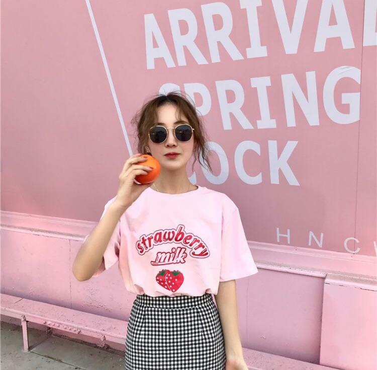 Strawberry Milk T-Shirt � Y2K Summer, 90s Grunge, Retro Style, Baby Tees, Y2K Popstar