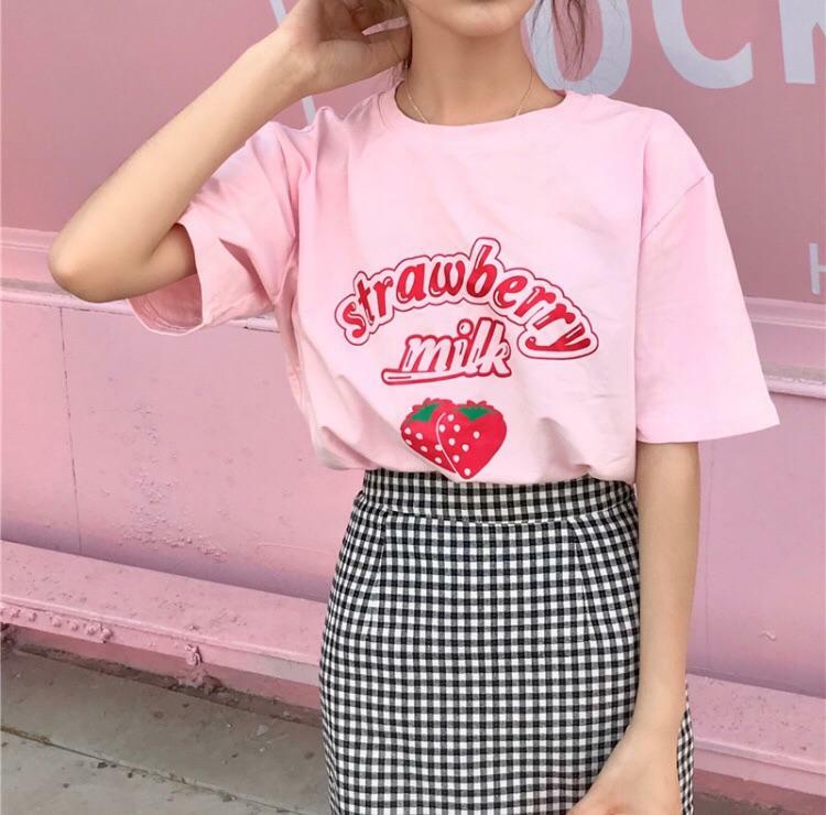 Strawberry Milk T-Shirt � Y2K Summer, 90s Grunge, Retro Style, Baby Tees, Y2K Popstar