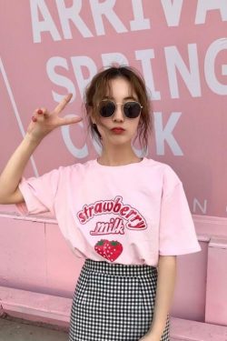 Strawberry Milk T-Shirt � Y2K Summer, 90s Grunge, Retro Style, Baby Tees, Y2K Popstar