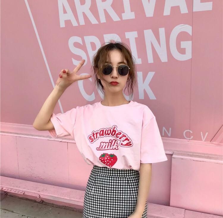 Strawberry Milk T-Shirt � Y2K Summer, 90s Grunge, Retro Style, Baby Tees, Y2K Popstar