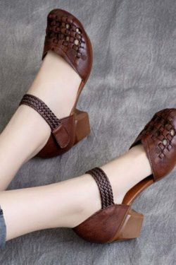 Vintage Y2K Grunge Brown Cowhide Leather Chunky Heel Sandals with Buckle Strap and Hollow Out Design