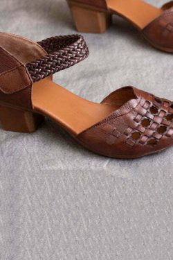 Vintage Y2K Grunge Brown Cowhide Leather Chunky Heel Sandals with Buckle Strap and Hollow Out Design