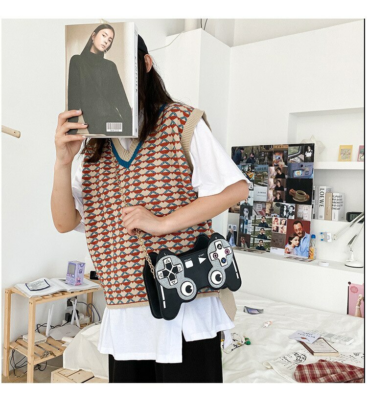 Y2K Gamer Girl Game Controller Purse - Retro 90s Grunge Fashion, Y2K Party & Club Outfit Accessory