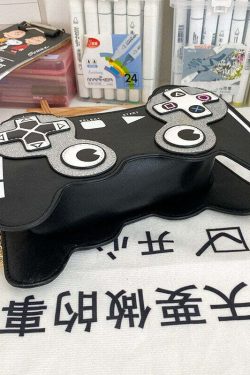 Y2K Gamer Girl Game Controller Purse - Retro 90s Grunge Fashion, Y2K Party & Club Outfit Accessory