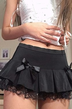 Y2K Goth Girl Mini Black Pleated Skirt with Lace Trim - 90s Grunge Summer Outfit