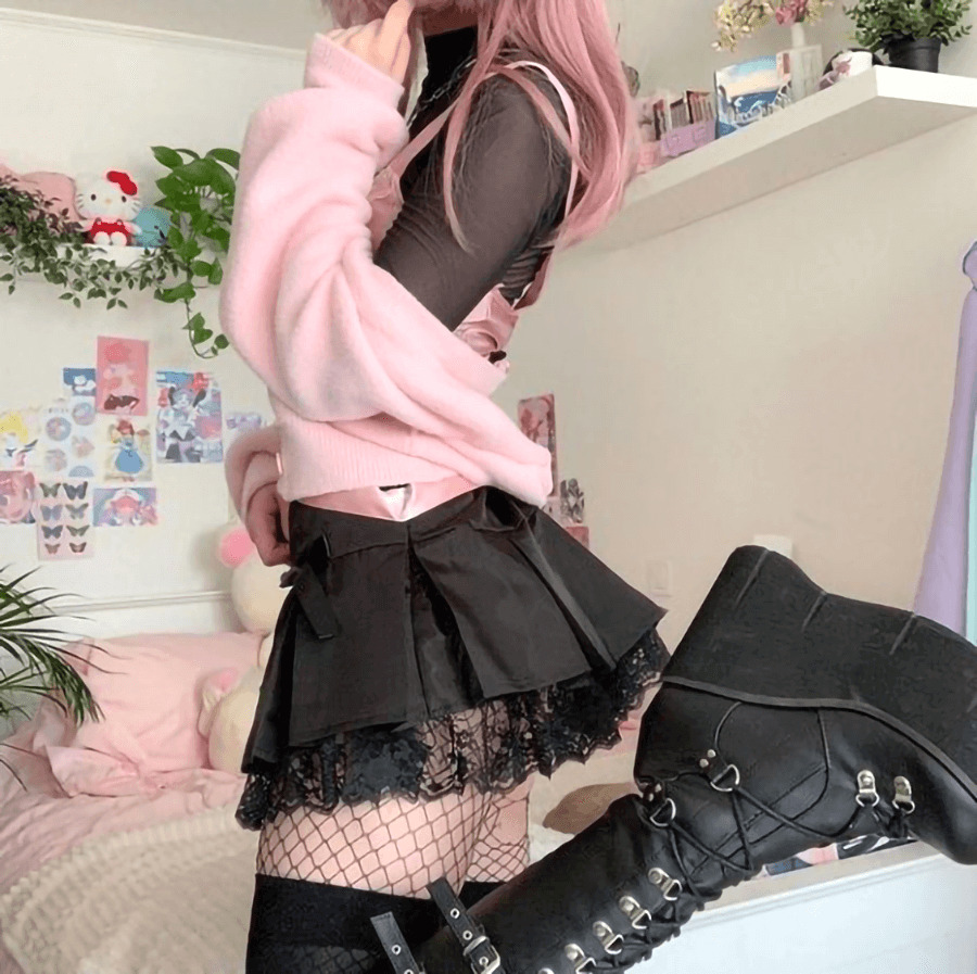 Y2K Goth Girl Mini Black Pleated Skirt with Lace Trim - 90s Grunge Summer Outfit