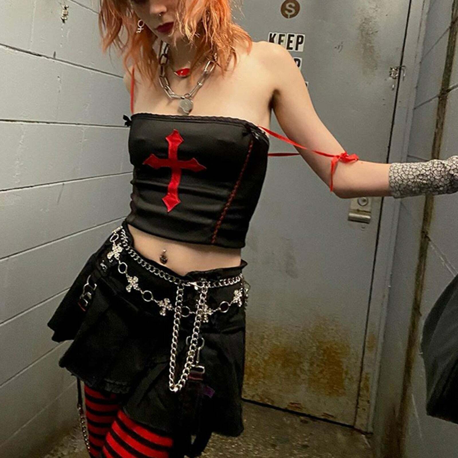 Y2K Gothic Vampire Cross Crop Top - 90s Grunge, Retro, Pastel Goth, Y2K Party & Club Outfits