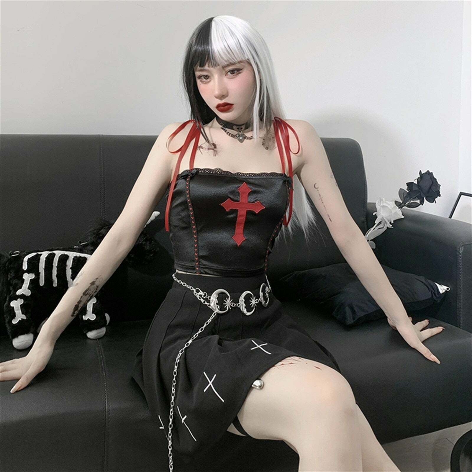Y2K Gothic Vampire Cross Crop Top - 90s Grunge, Retro, Pastel Goth, Y2K Party & Club Outfits