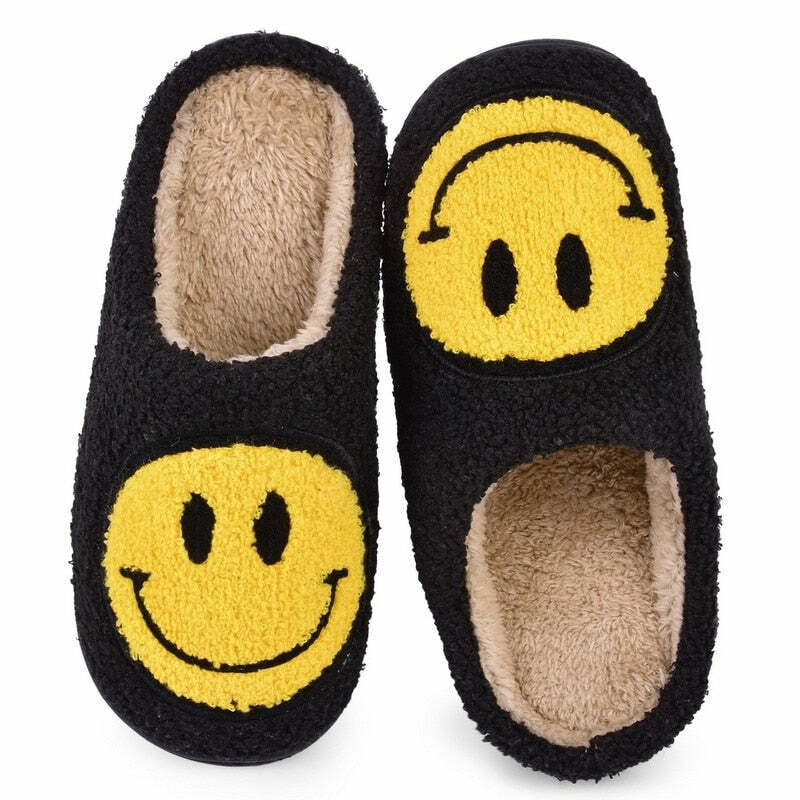 Y2K Grunge & 90s Fashion Smiley Face Slippers - Retro Summer Outfits & Pastel Goth Style