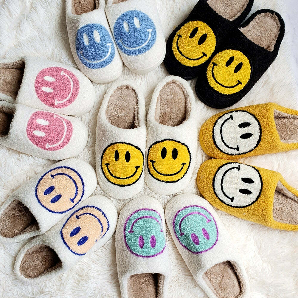 Y2K Grunge & 90s Fashion Smiley Face Slippers - Retro Summer Outfits & Pastel Goth Style